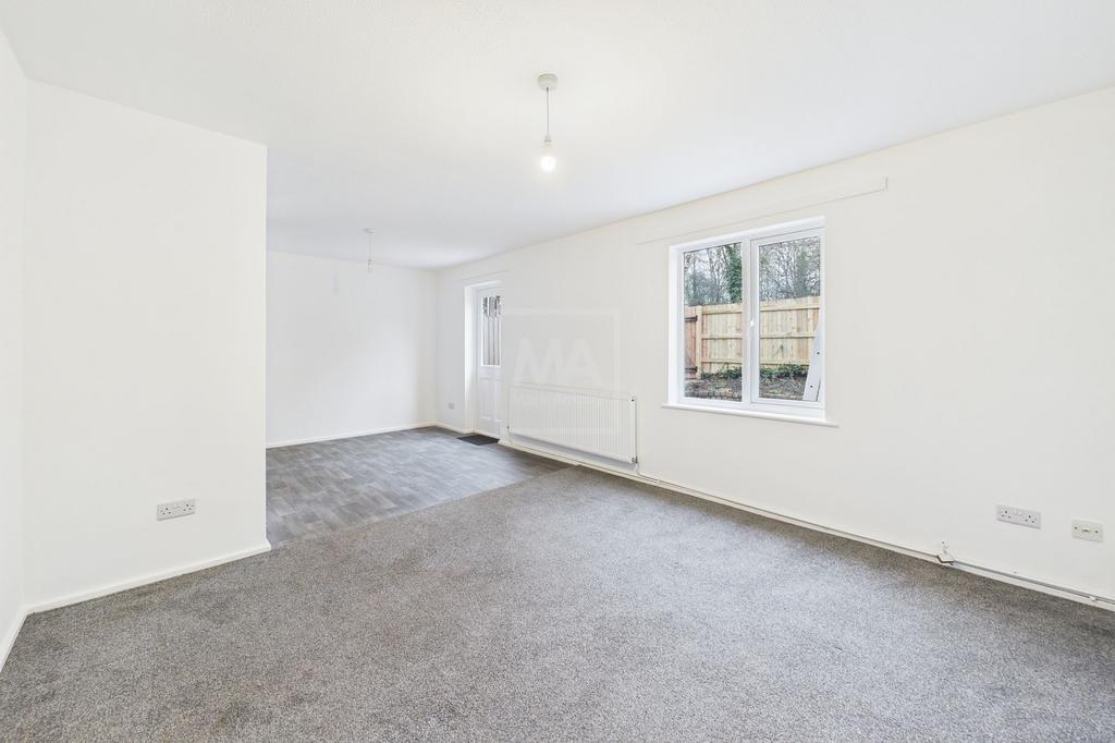 Lounge/Dining Area