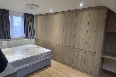 4 bedroom house to rent, The Greenway, Colindale, NW9