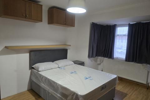 4 bedroom house to rent, The Greenway, Colindale, NW9