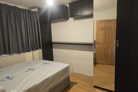 4 bedroom house to rent, The Greenway, Colindale, NW9