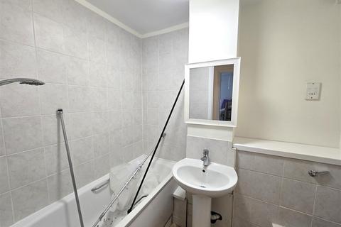 1 bedroom apartment to rent, Avery Court, Aldershot GU11