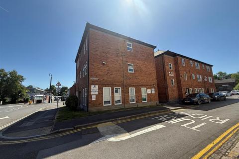 1 bedroom apartment to rent, Avery Court, Aldershot GU11