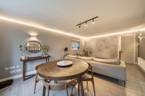 2 bedroom flat for sale, The Rutts, Bushey WD23