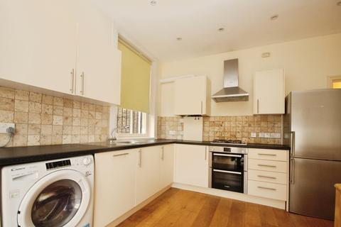 2 bedroom apartment to rent, Balham Hill, London, SW12