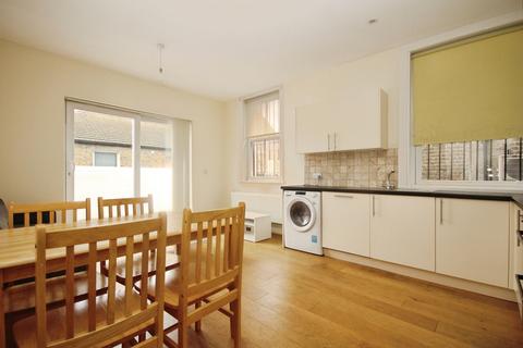 2 bedroom apartment to rent, Balham Hill, London, SW12
