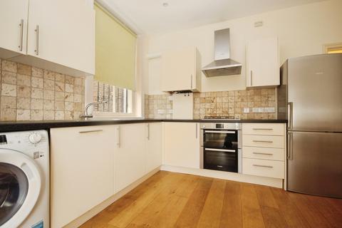 2 bedroom apartment to rent, Balham Hill, London, SW12