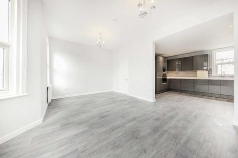 2 bedroom flat to rent, Norfolk House Road, London SW16