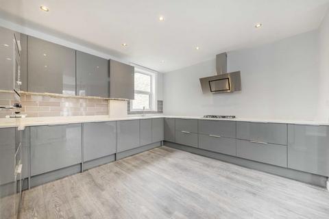 2 bedroom flat to rent, Norfolk House Road, London SW16
