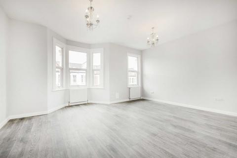 2 bedroom flat to rent, Norfolk House Road, London SW16
