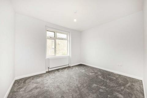 2 bedroom flat to rent, Norfolk House Road, London SW16