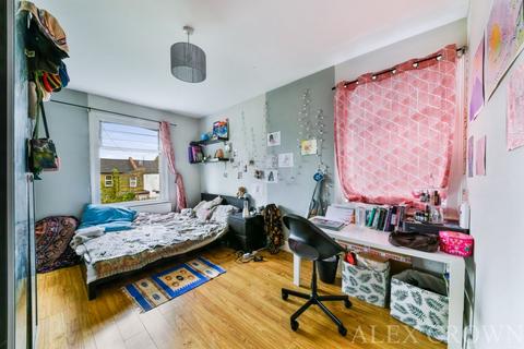 4 bedroom terraced house to rent, Ferndale Road, Brixton