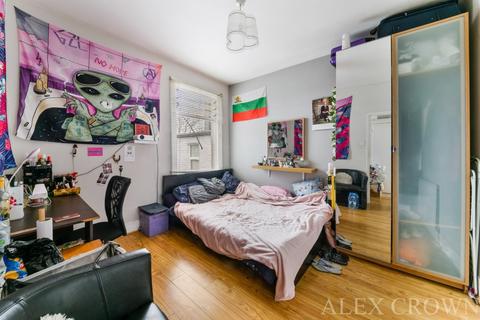 4 bedroom terraced house to rent, Ferndale Road, Brixton