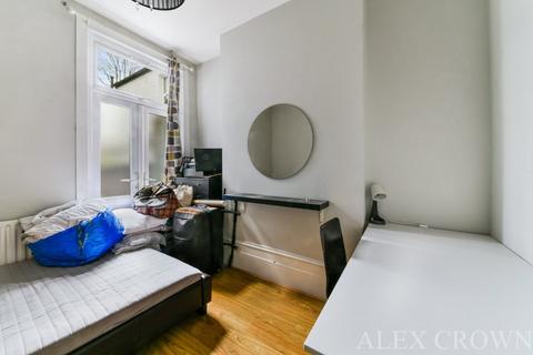 4 bedroom terraced house to rent, Ferndale Road, Brixton