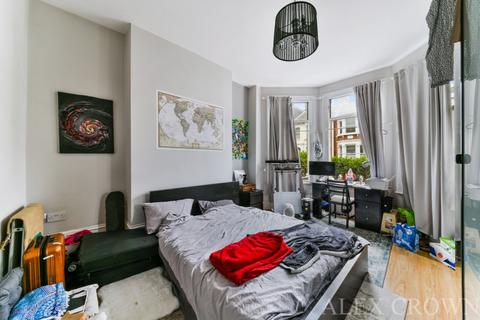 4 bedroom terraced house to rent, Ferndale Road, Brixton