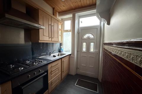 3 bedroom terraced house to rent, Parkinson Lane, Halifax HX1