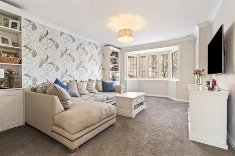 4 bedroom detached house for sale, Cowdray Close, Littlehampton BN16