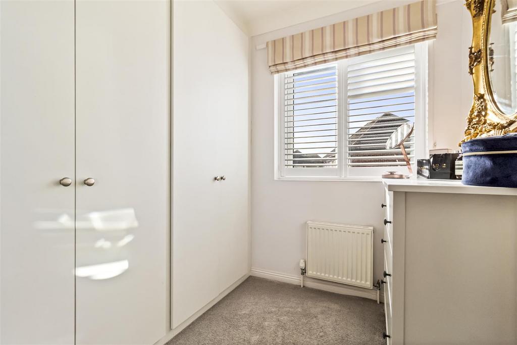 Cowdray Close, 3-004.JPG