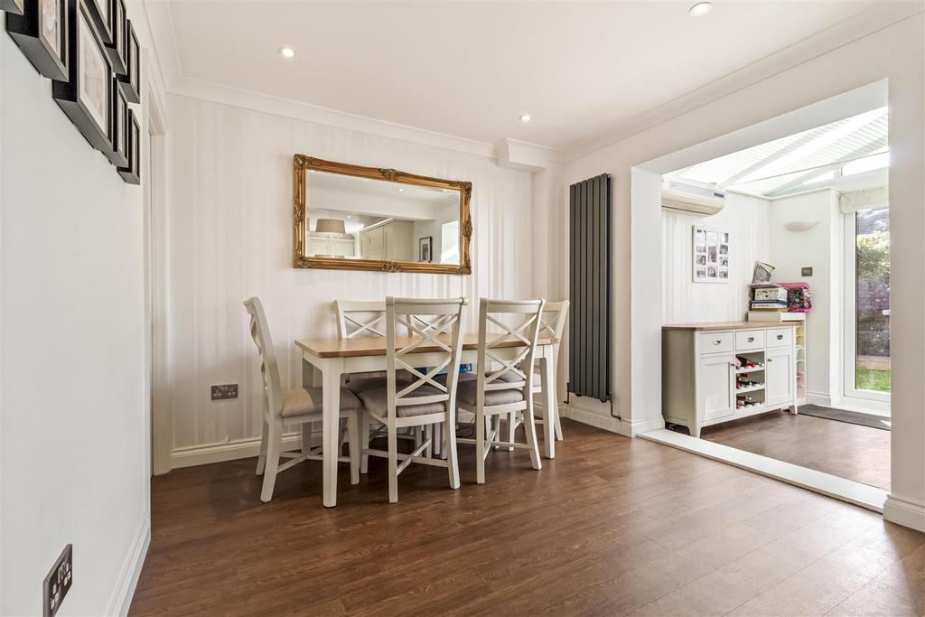 Cowdray Close, 3-014.JPG
