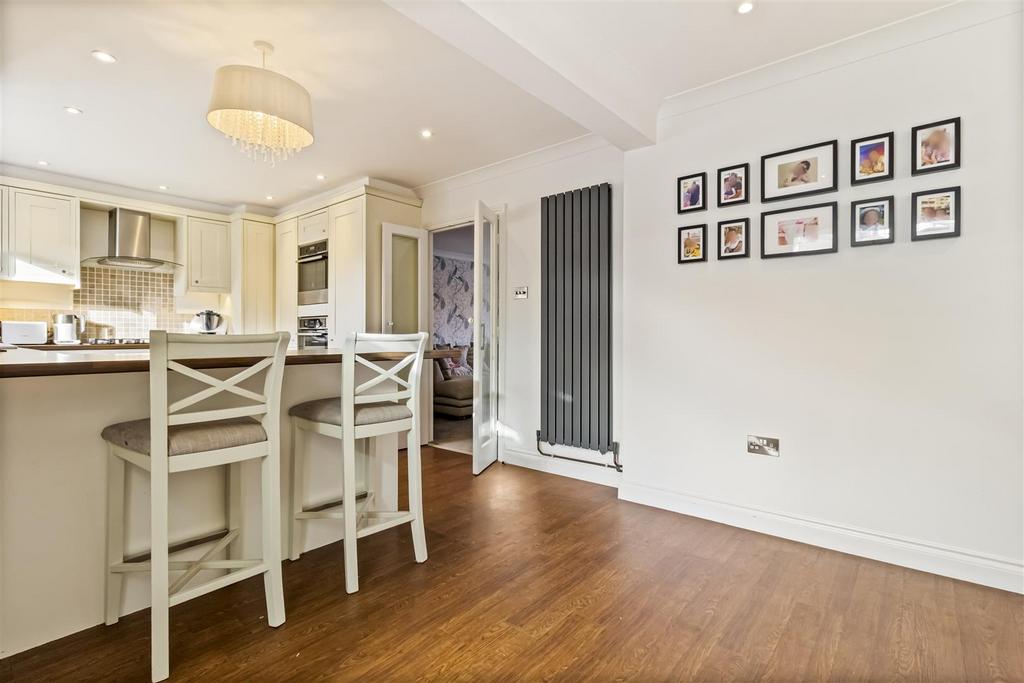 Cowdray Close, 3-018.JPG