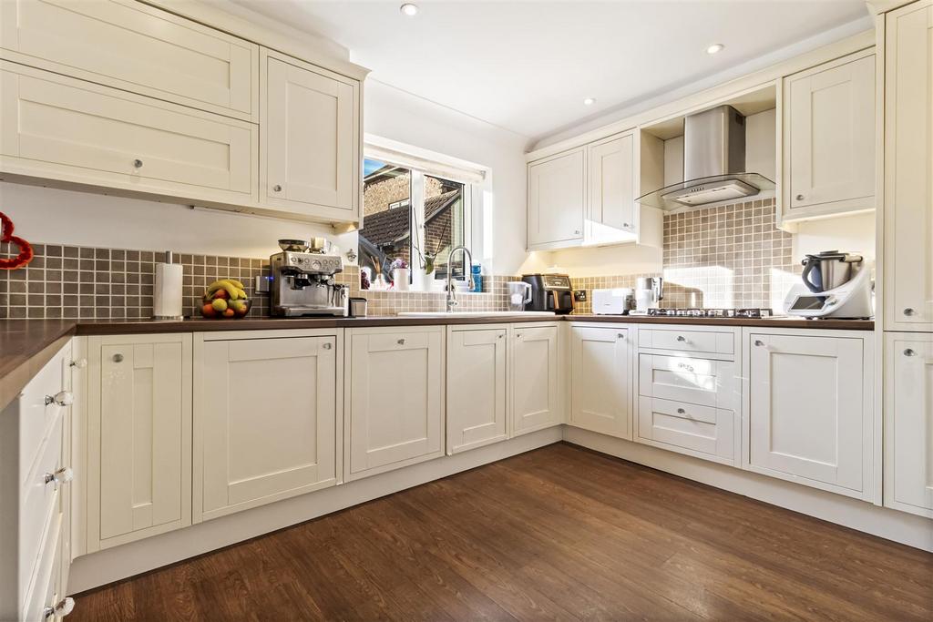 Cowdray Close, 3-013.JPG