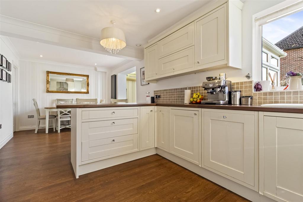 Cowdray Close, 3-016.JPG