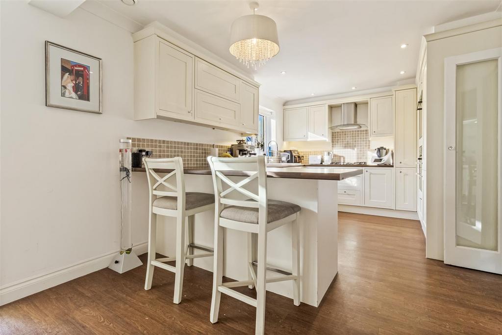 Cowdray Close, 3-015.JPG