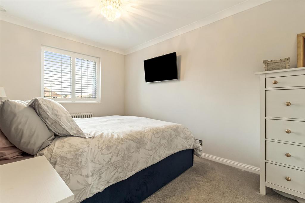 Cowdray Close, 3-001.JPG