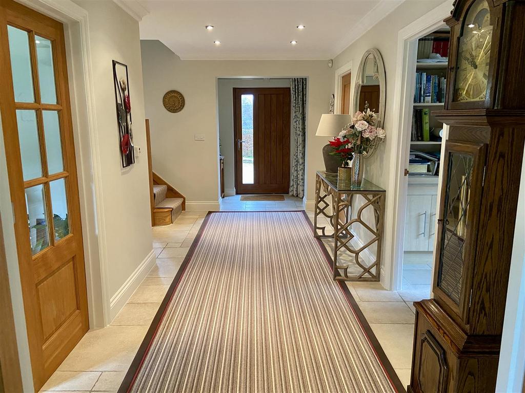 Hallway.JPEG