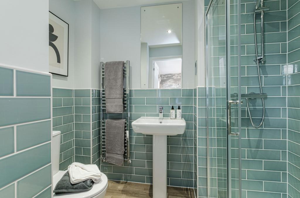 Interior view of the en suite to bed 1 in our 4...