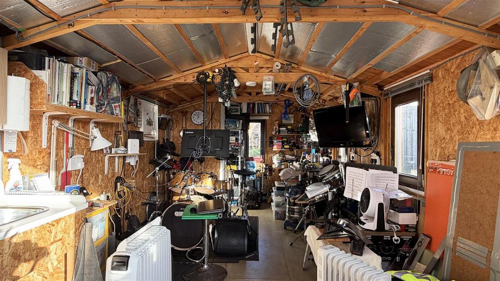 Shed.jpg