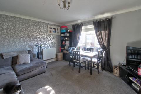 2 bedroom flat for sale, Mallows Green, Harlow