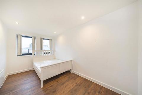 2 bedroom flat to rent, Balham High Road, London SW12