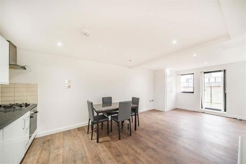 2 bedroom flat to rent, Balham High Road, London SW12