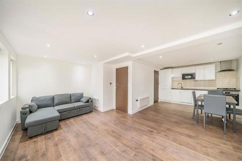 2 bedroom flat to rent, Balham High Road, London SW12