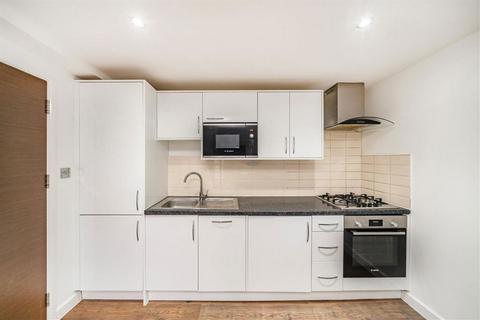 2 bedroom flat to rent, Balham High Road, London SW12