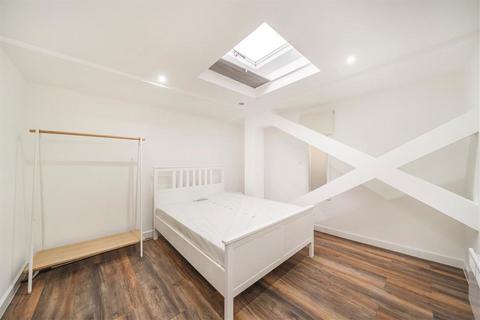 1 bedroom flat to rent, Balham High Road, London SW12