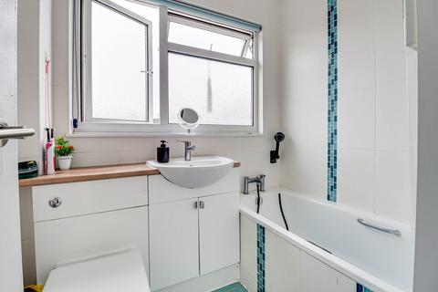 3 bedroom end of terrace house to rent, Kitchener Close, St Albans, AL1