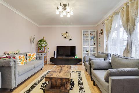 undefined, Kitchener Close, St Albans, AL1