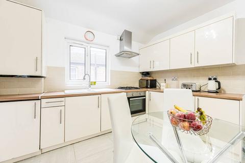 2 bedroom flat to rent, Leahurst Road, Lewisham, London, SE13