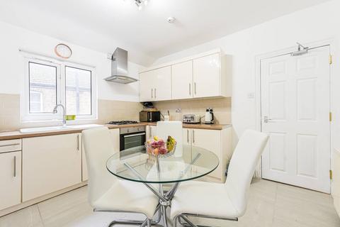 2 bedroom flat to rent, Leahurst Road, Lewisham, London, SE13