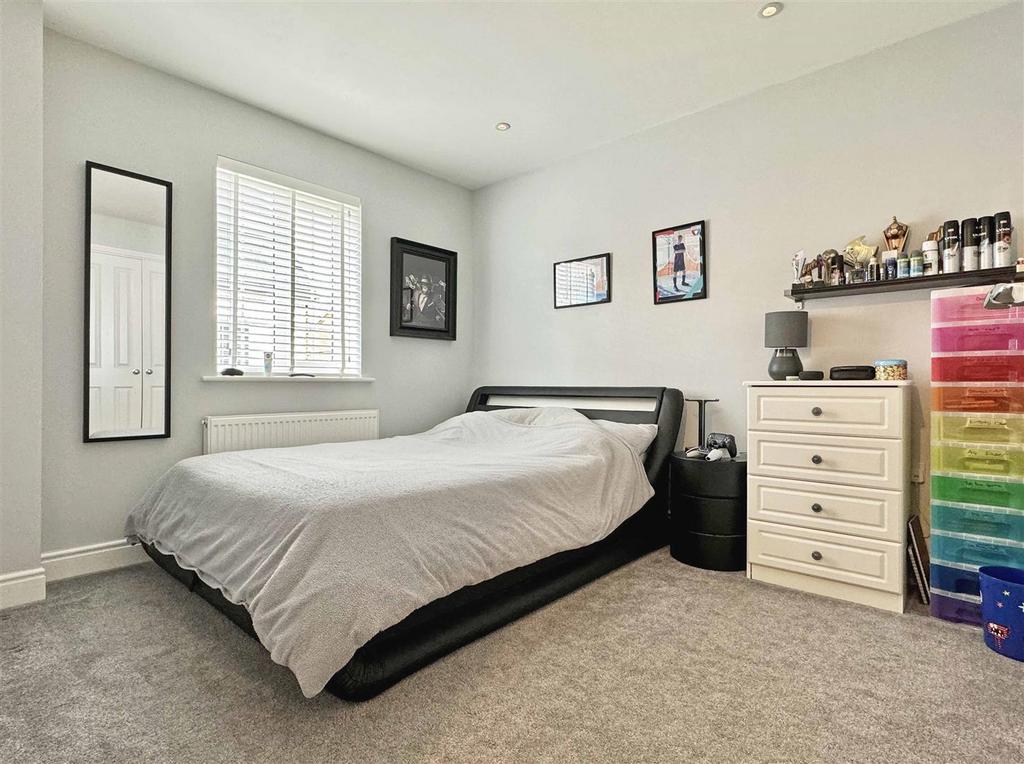 Bed 2.jpg