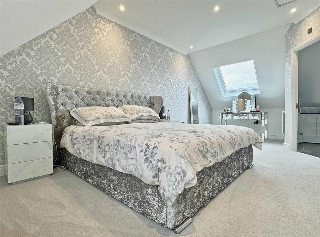 Bed 1.jpg