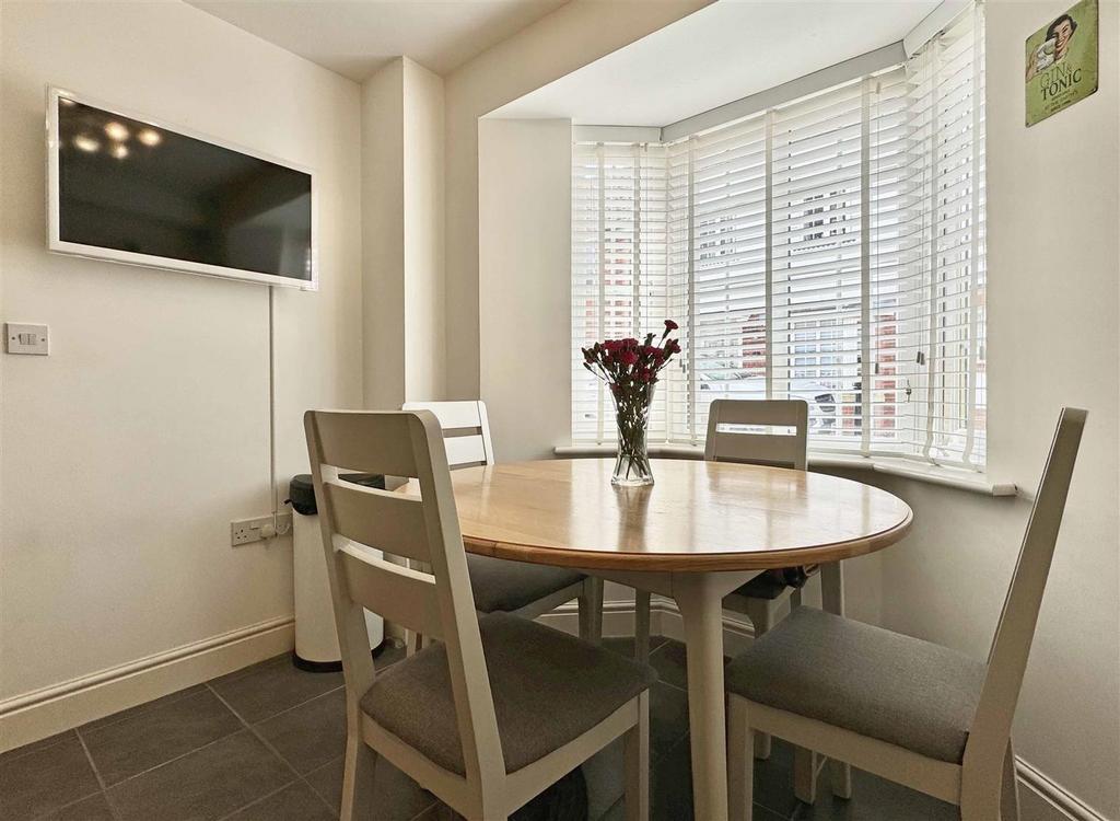 Dining Area b.jpg
