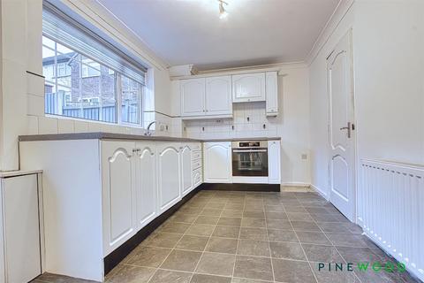 3 bedroom terraced house to rent, Houldsworth Drive, Chesterfield S41