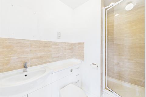 2 bedroom apartment to rent, Draper Close, Middlesex