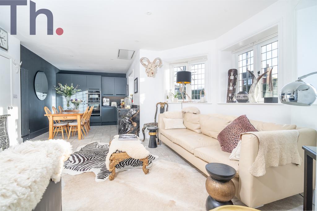 Open Plan Lounge &amp; Kitchen/Dining