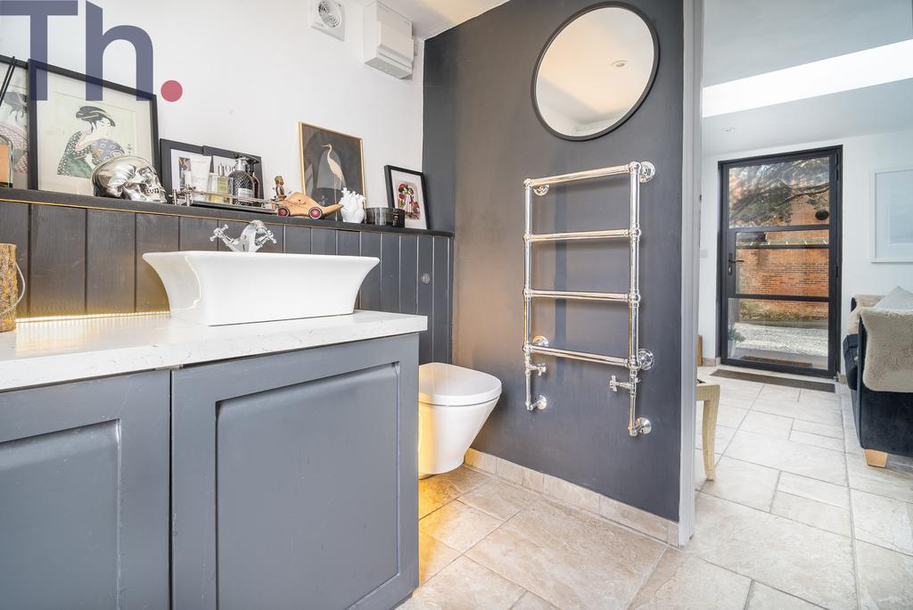 Entrance Hall &amp; Utility/Washroom