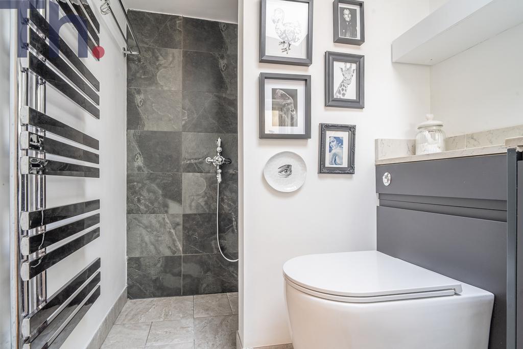 En-suite Bathroom with Separate Shower