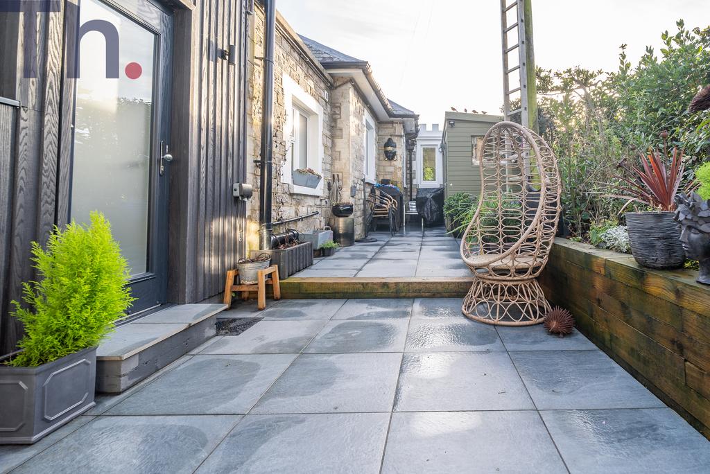 Side Courtyard Area