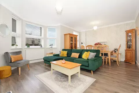 undefined, Flat 3, Palatine, Douglas